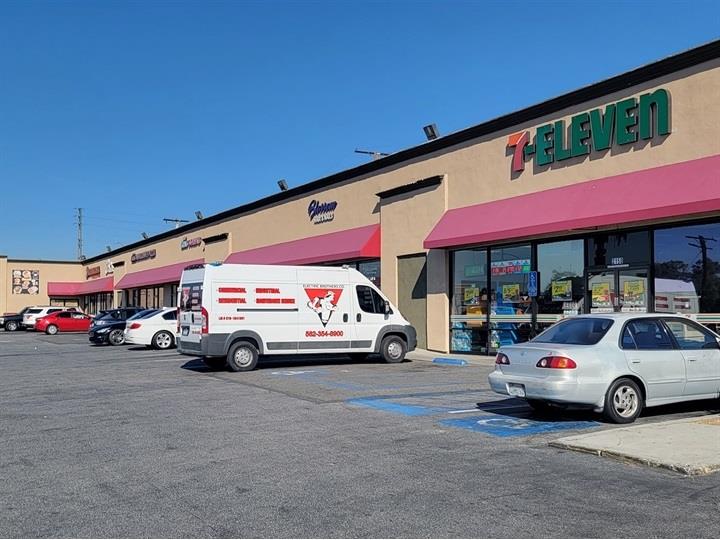 7 Eleven Retail Center