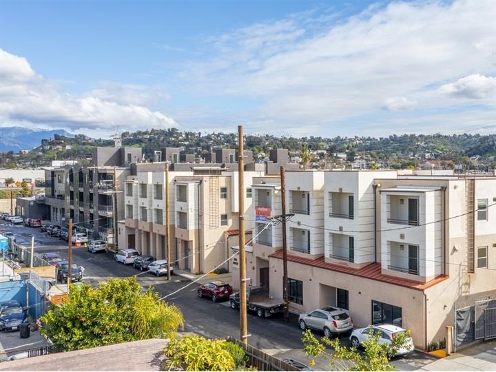 2938 Allesandro St, Los Angeles - The River Apartments